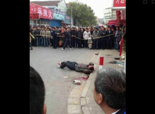 上海一男子砍死两名亲人砍伤多名小学生